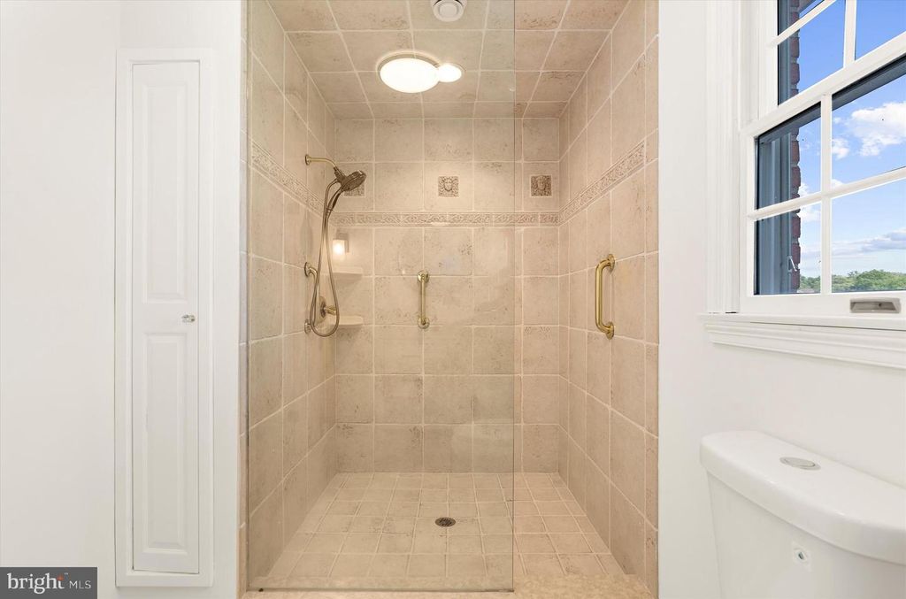 Image 37 of property listing at 508 ASHBERRY LN, Severna Park, MD 21146