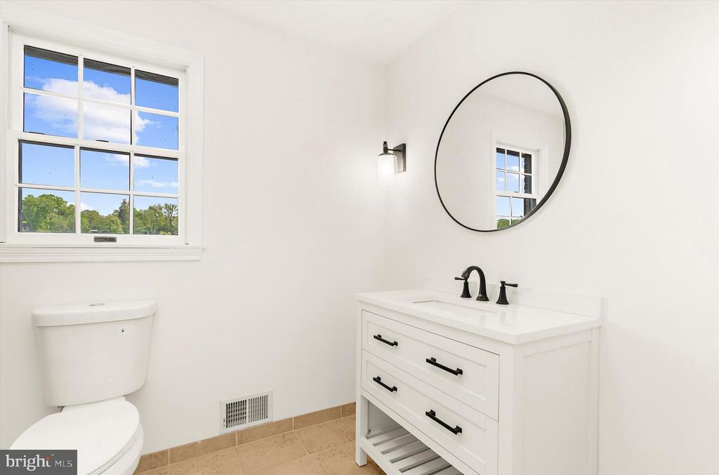 Image 38 of property listing at 508 ASHBERRY LN, Severna Park, MD 21146