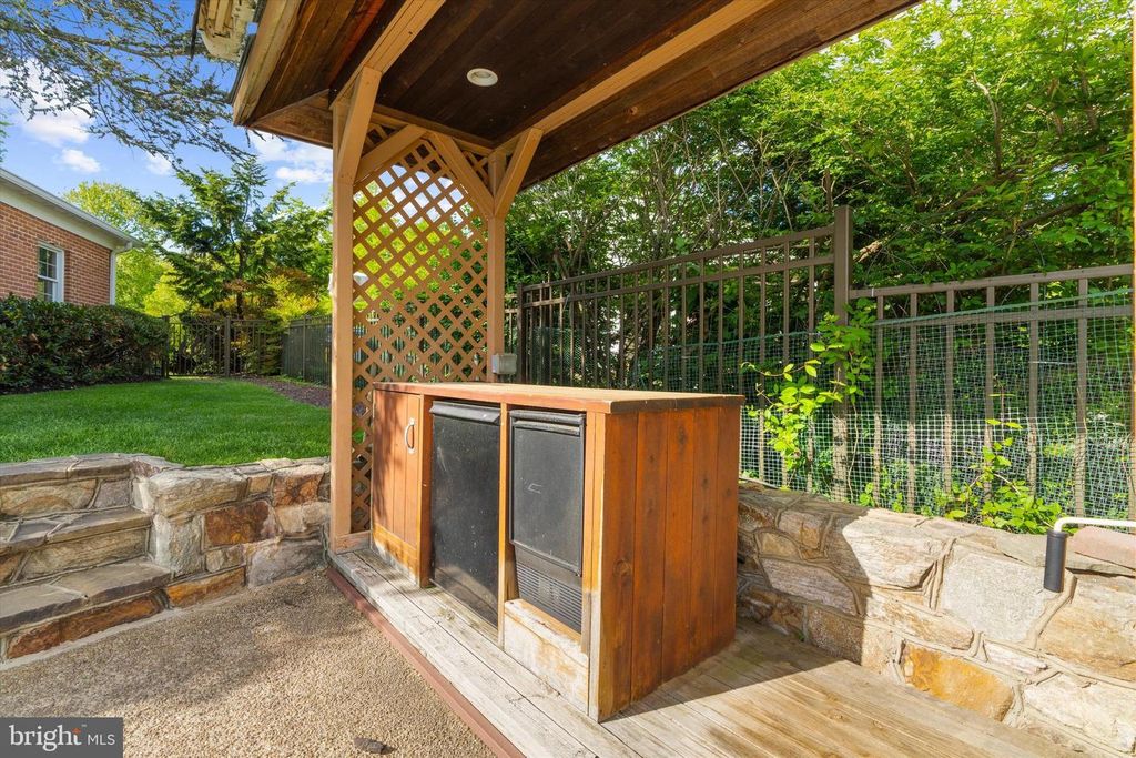 Image 53 of property listing at 508 ASHBERRY LN, Severna Park, MD 21146