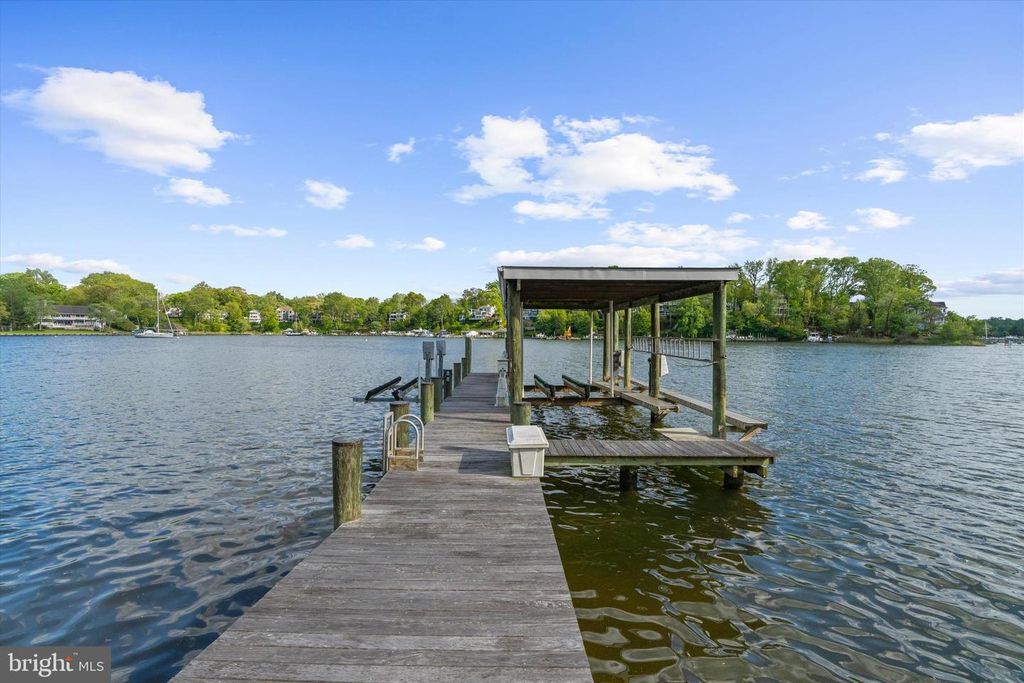 Image 64 of property listing at 508 ASHBERRY LN, Severna Park, MD 21146