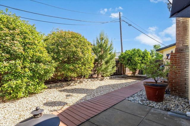 6337 Rushmore Dr, Sacramento, CA 95842