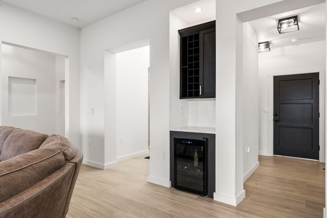 513 6th Street NE, Rio Rancho, NM 87124