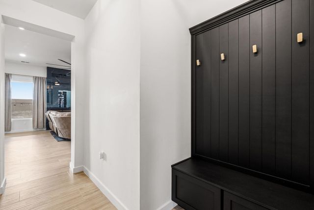 513 6th Street NE, Rio Rancho, NM 87124