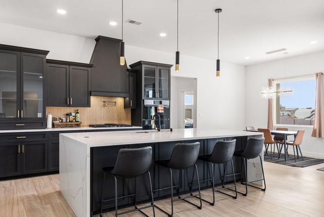 513 6th Street NE, Rio Rancho, NM 87124