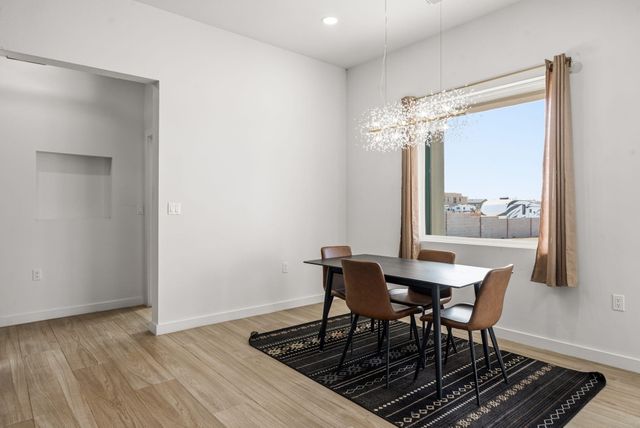 513 6th Street NE, Rio Rancho, NM 87124