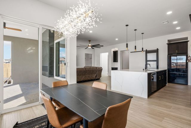 513 6th Street NE, Rio Rancho, NM 87124