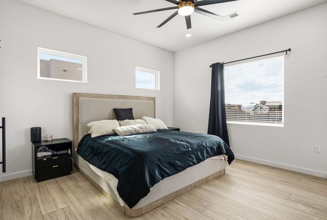 513 6th Street NE, Rio Rancho, NM 87124