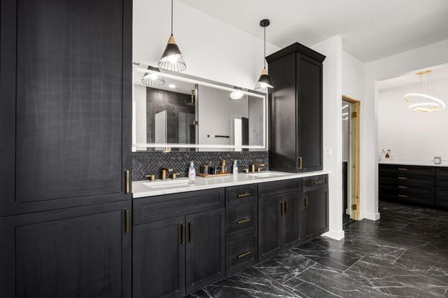 513 6th Street NE, Rio Rancho, NM 87124