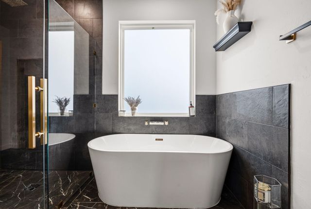 513 6th Street NE, Rio Rancho, NM 87124