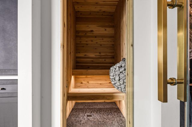 513 6th Street NE, Rio Rancho, NM 87124