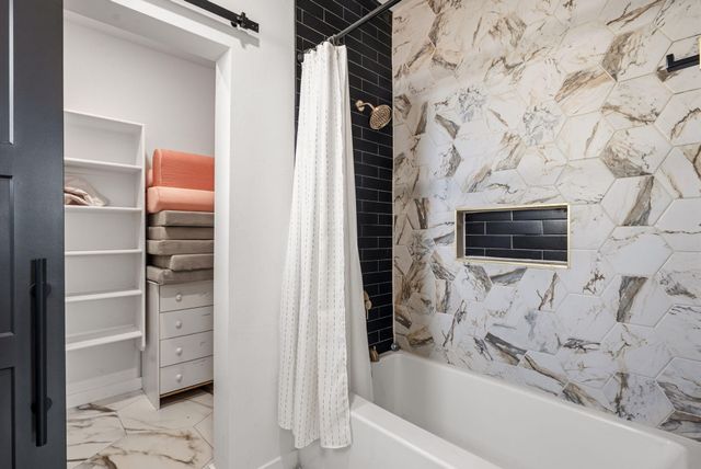 513 6th Street NE, Rio Rancho, NM 87124