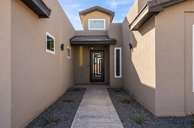 513 6th Street NE, Rio Rancho, NM 87124