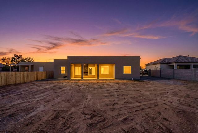 513 6th Street NE, Rio Rancho, NM 87124