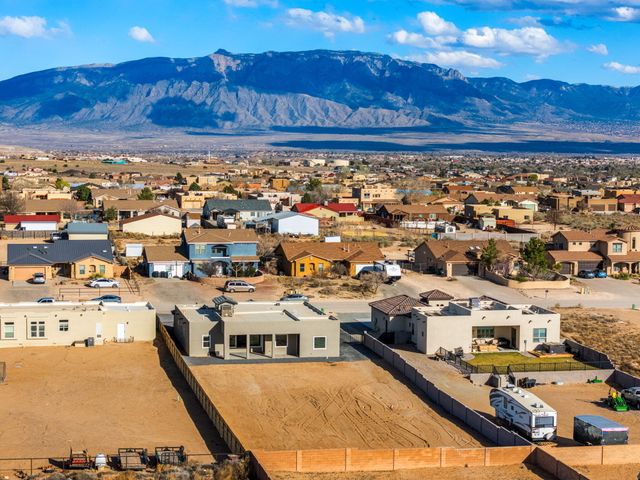 513 6th Street NE, Rio Rancho, NM 87124