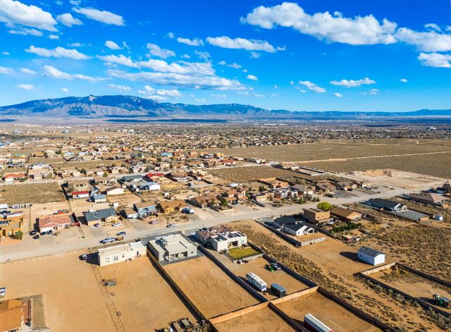 513 6th Street NE, Rio Rancho, NM 87124