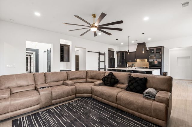 513 6th Street NE, Rio Rancho, NM 87124