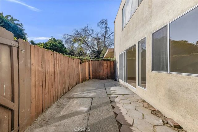 15542 Sherman Way 11, Van Nuys, CA 91406