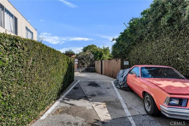 15542 Sherman Way 11, Van Nuys, CA 91406