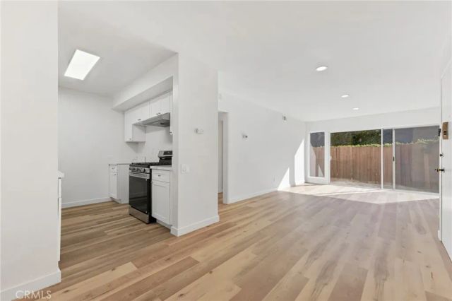 15542 Sherman Way 11, Van Nuys, CA 91406