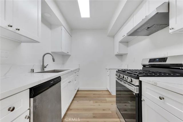 15542 Sherman Way 11, Van Nuys, CA 91406