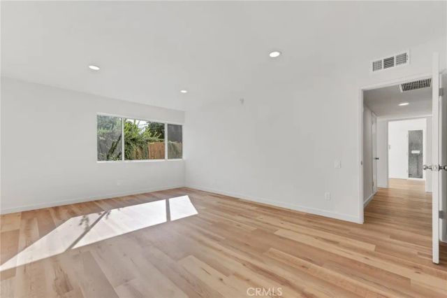 15542 Sherman Way 11, Van Nuys, CA 91406