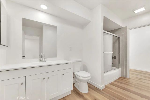 15542 Sherman Way 11, Van Nuys, CA 91406