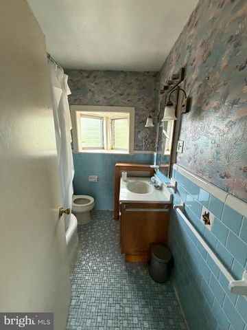 105 S OAK AVE, Aldan, PA 19018
