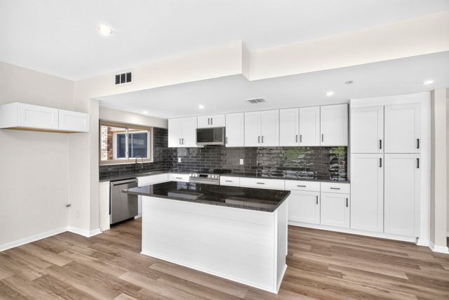 4200 West End Ave Apt 411, Nashville, TN 37205