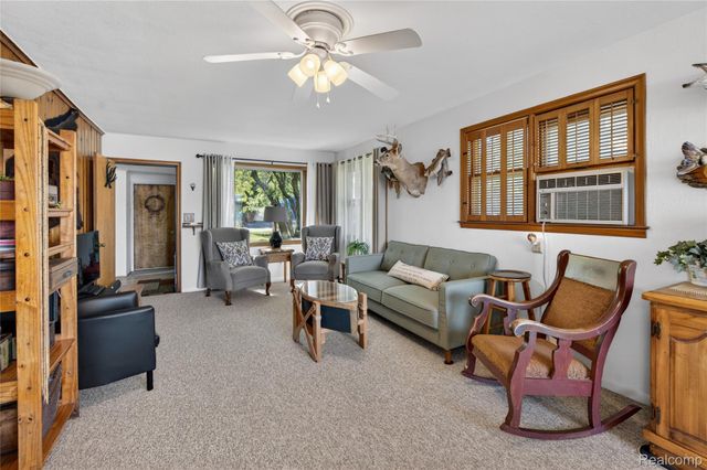 952 Wyman Drive, Waterford Charter Township, MI 48328