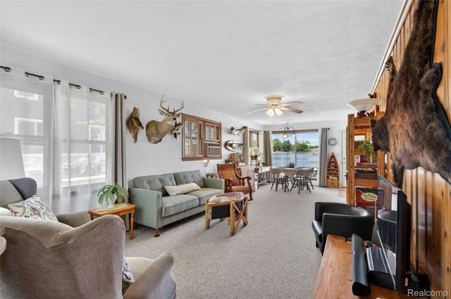 952 Wyman Drive, Waterford Charter Township, MI 48328