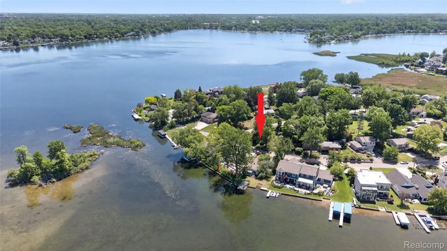 952 Wyman Drive, Waterford Charter Township, MI 48328