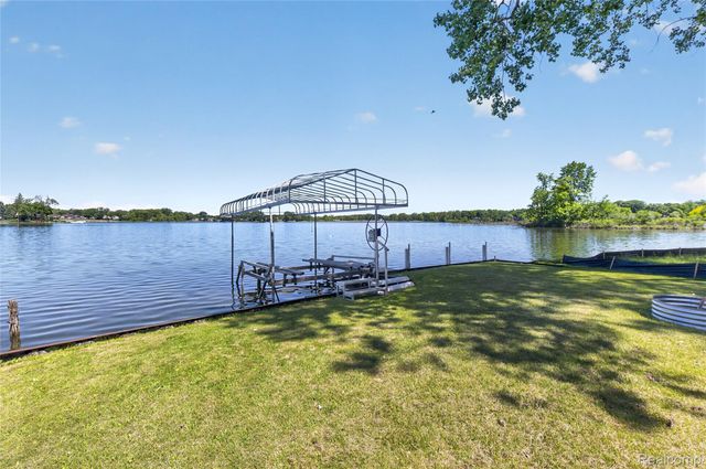 952 Wyman Drive, Waterford Charter Township, MI 48328