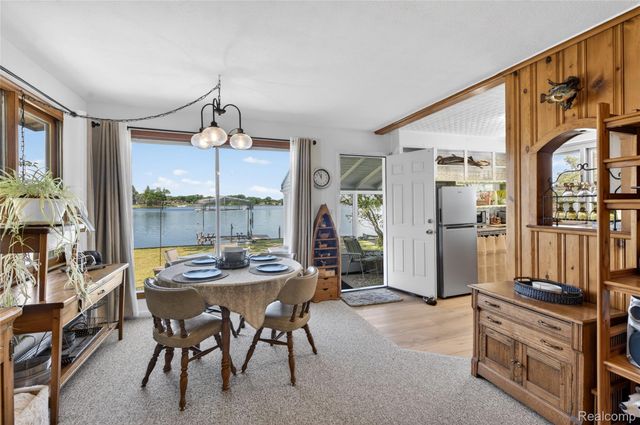 952 Wyman Drive, Waterford Charter Township, MI 48328