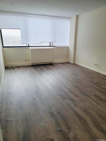 2 Bay Club Drive 6G, Bayside, NY 11360