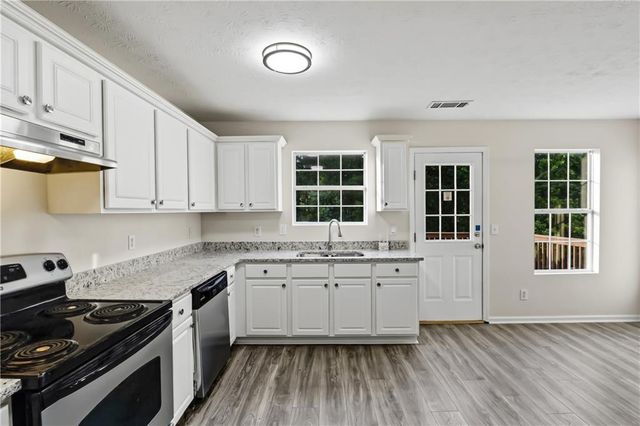 3825 Cedar Trace Lane, Ellenwood, GA 30294