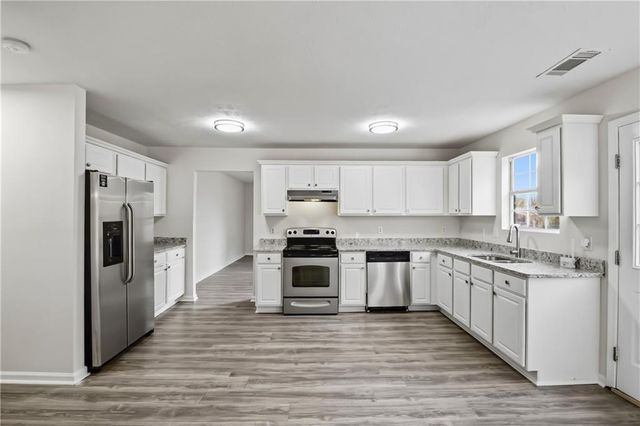 3825 Cedar Trace Lane, Ellenwood, GA 30294