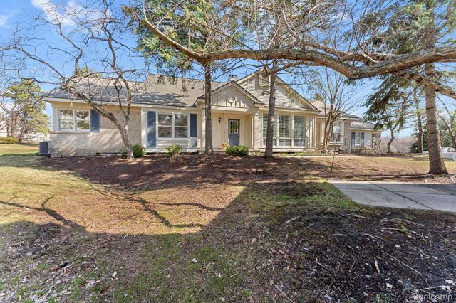 7533 Danbury Drive, West Bloomfield Charter Township, MI 48322