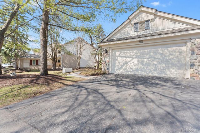 7533 Danbury Drive, West Bloomfield Charter Township, MI 48322