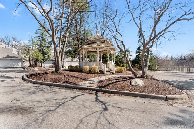 7533 Danbury Drive, West Bloomfield Charter Township, MI 48322