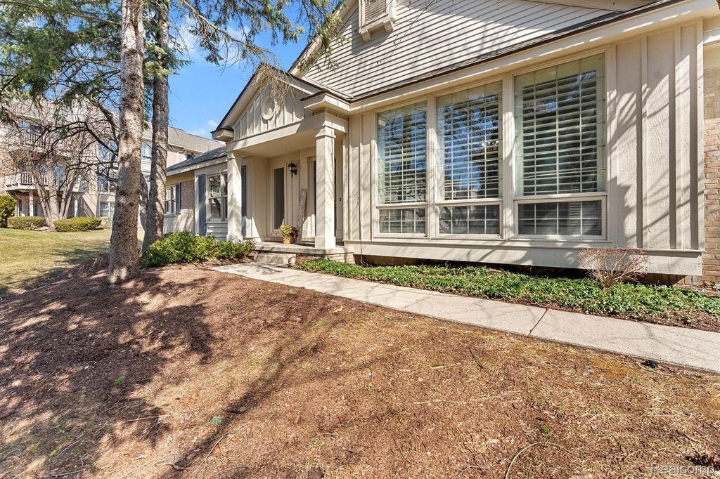 7533 Danbury Drive, West Bloomfield Charter Township, MI 48322