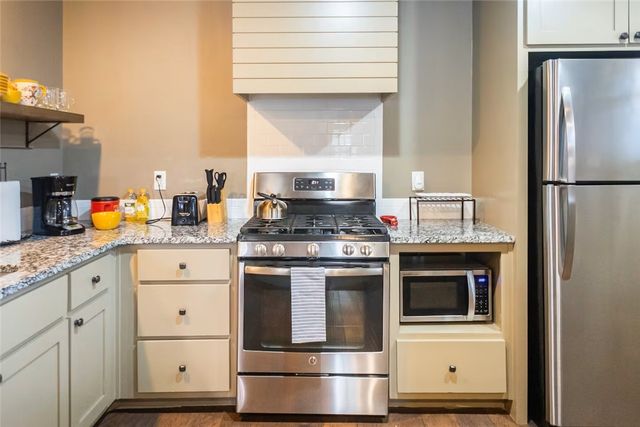 301 NW F Street, Bentonville, AR 72712