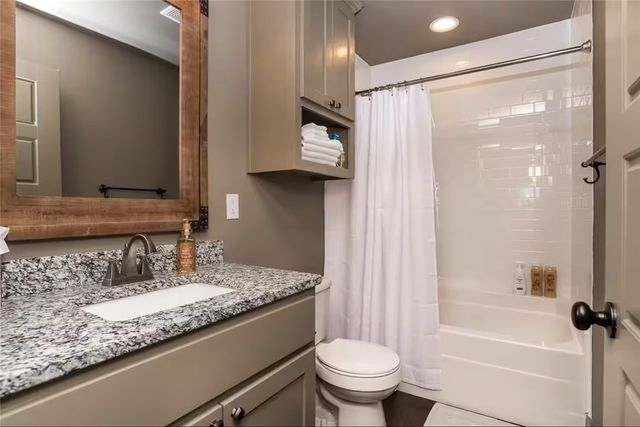 301 NW F Street, Bentonville, AR 72712