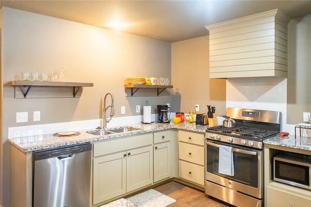 301 NW F Street, Bentonville, AR 72712