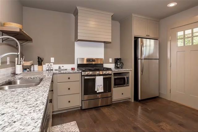 301 NW F Street, Bentonville, AR 72712