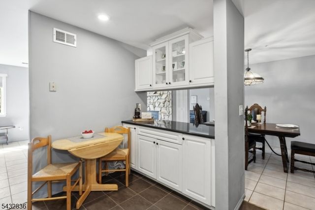 2 McChesney Ct 2, West Orange Twp., NJ 07052