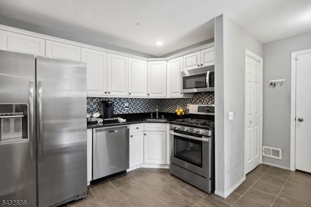 2 McChesney Ct 2, West Orange Twp., NJ 07052