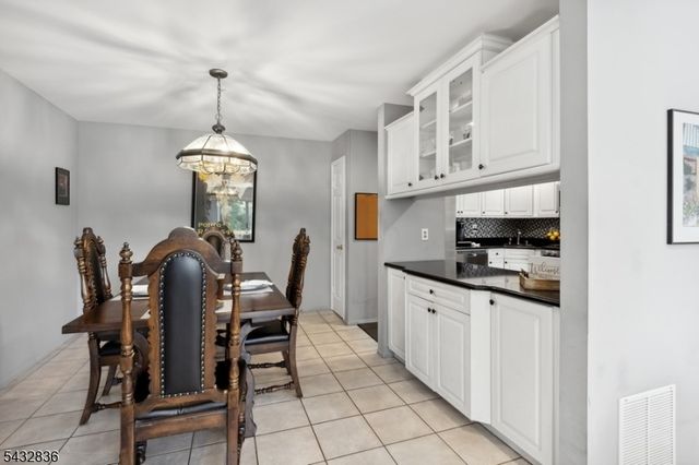2 McChesney Ct 2, West Orange Twp., NJ 07052