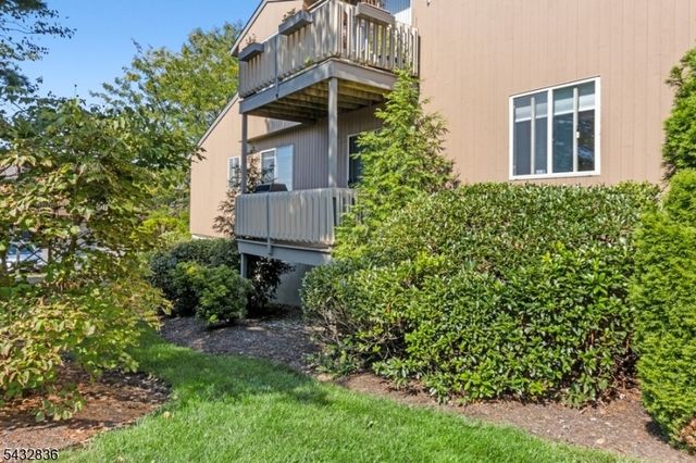 2 McChesney Ct 2, West Orange Twp., NJ 07052