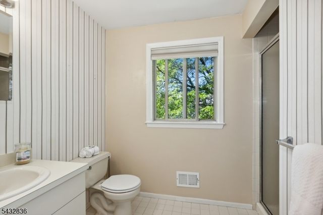 2 McChesney Ct 2, West Orange Twp., NJ 07052