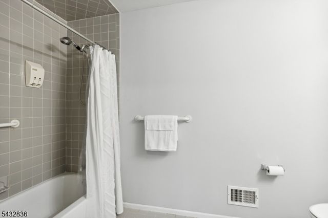 2 McChesney Ct 2, West Orange Twp., NJ 07052